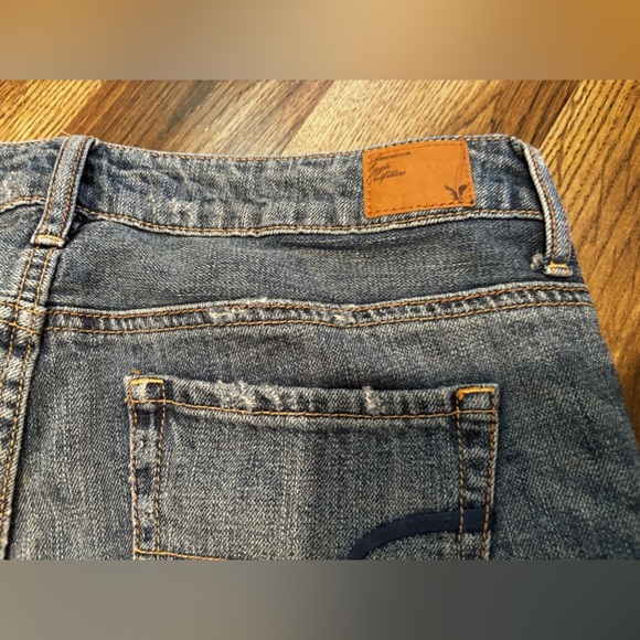 American Eagle Distressed Denim Shorts size 6 distressed hem neutral minimalist - Picture 8 of 11